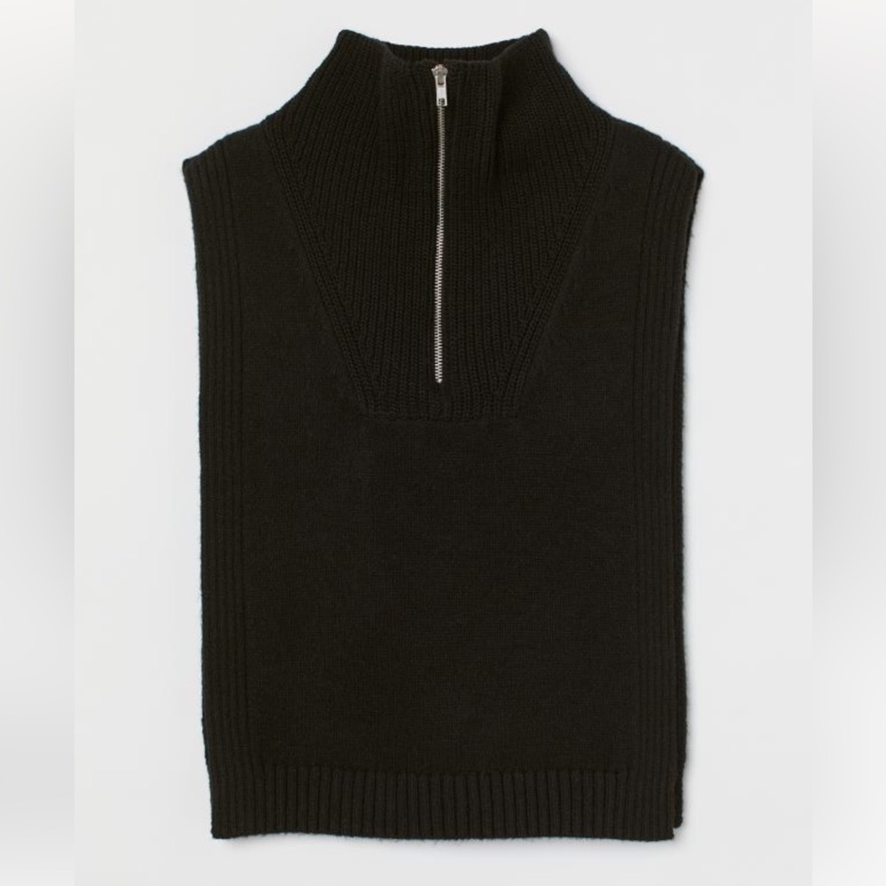 ❗️FREE w/ any purchase ❗️BLACK Knit sleeveless sweater with Zipper